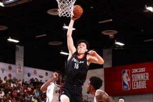 Leyu Sports-就这样被你征服小杨勾手打进 开拓者队记：杨“天勾”瀚森